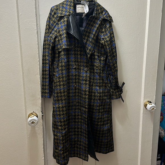 Coat - Picture 4 of 5